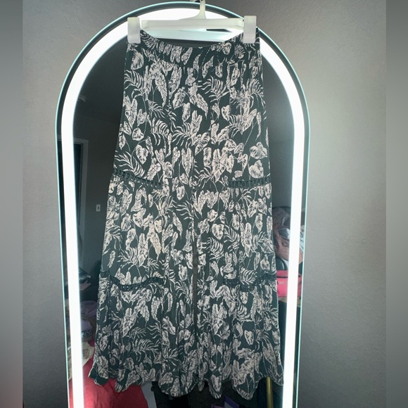 Angie Pants - Angie Cotton green monstera leaf ankle pant 
Plant pants with lace size small